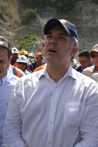Recorrido obras proyecto hidroeléctrico Ituango Presidente Electo Colombia Iván Duque
Recorrido obras proyecto hidroeléctrico Ituango del Presidente Electo de Colombia, Iván Duque.
Fecha: Junio 25 de 2017. 
Para descargar esta fotografía en alta resolución, haga clic sobre la imagen hasta que la misma se despliegue en la pantalla completa; luego dé clic derecho y elija la opción "guardar imagen como". 
En caso de publicación por cualquier medio, solicitamos acompañarla del crédito: "Foto EPM"
Palabras clave: Recorrido obras proyecto hidroeléctrico Ituango Presidente Electo Colombia Iván Duque