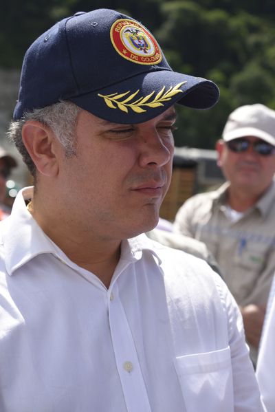 Recorrido obras proyecto hidroeléctrico Ituango Presidente Electo Colombia Iván Duque
Recorrido obras proyecto hidroeléctrico Ituango del Presidente Electo de Colombia, Iván Duque.
Fecha: Junio 25 de 2017. 
Para descargar esta fotografía en alta resolución, haga clic sobre la imagen hasta que la misma se despliegue en la pantalla completa; luego dé clic derecho y elija la opción "guardar imagen como". 
En caso de publicación por cualquier medio, solicitamos acompañarla del crédito: "Foto EPM"
Palabras clave: Recorrido obras proyecto hidroeléctrico Ituango Presidente Electo Colombia Iván Duque