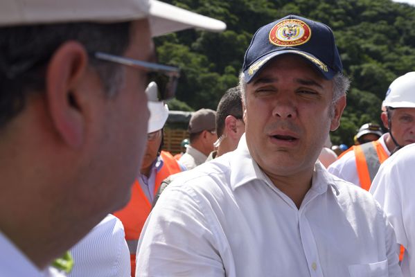 Recorrido obras proyecto hidroeléctrico Ituango Presidente Electo Colombia Iván Duque
Recorrido obras proyecto hidroeléctrico Ituango del Presidente Electo de Colombia, Iván Duque.
Fecha: Junio 25 de 2017. 
Para descargar esta fotografía en alta resolución, haga clic sobre la imagen hasta que la misma se despliegue en la pantalla completa; luego dé clic derecho y elija la opción "guardar imagen como". 
En caso de publicación por cualquier medio, solicitamos acompañarla del crédito: "Foto EPM"
Palabras clave: Recorrido obras proyecto hidroeléctrico Ituango Presidente Electo Colombia Iván Duque