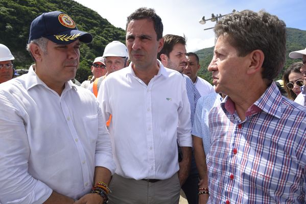 Recorrido obras proyecto hidroeléctrico Ituango Presidente Electo Colombia Iván Duque
Recorrido obras proyecto hidroeléctrico Ituango del Presidente Electo de Colombia, Iván Duque.
Fecha: Junio 25 de 2017. 
Para descargar esta fotografía en alta resolución, haga clic sobre la imagen hasta que la misma se despliegue en la pantalla completa; luego dé clic derecho y elija la opción "guardar imagen como". 
En caso de publicación por cualquier medio, solicitamos acompañarla del crédito: "Foto EPM"
Palabras clave: Recorrido obras proyecto hidroeléctrico Ituango Presidente Electo Colombia Iván Duque