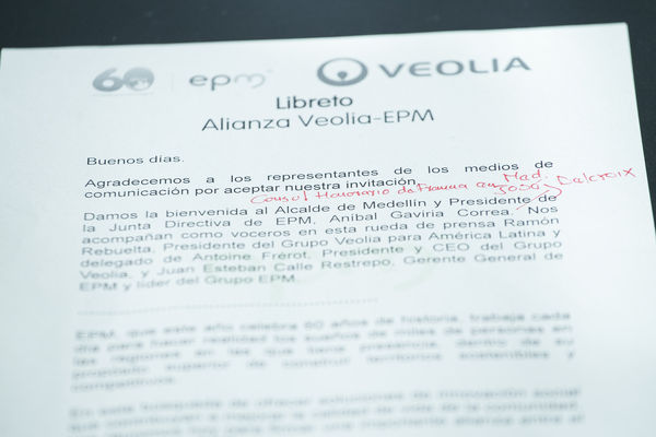 Rueda de Prensa: Detalles alianza Veolia-EPM 
Rueda de Prensa: Detalles alianza Veolia-EPM   
Fecha: Junio 26 de 2015. Lugar: Complejo Ruta N - Medellín
Para descargar esta fotografía en alta resolución, haga clic sobre la imagen hasta que la misma se despliegue en la pantalla completa; luego dé clic derecho y elija la opción "guardar imagen como". 
En caso de publicación por cualquier medio, solicitamos acompañarla del crédito: "Foto EPM"
Palabras clave: Rueda Prensa Detalles alianza Veolia EPM