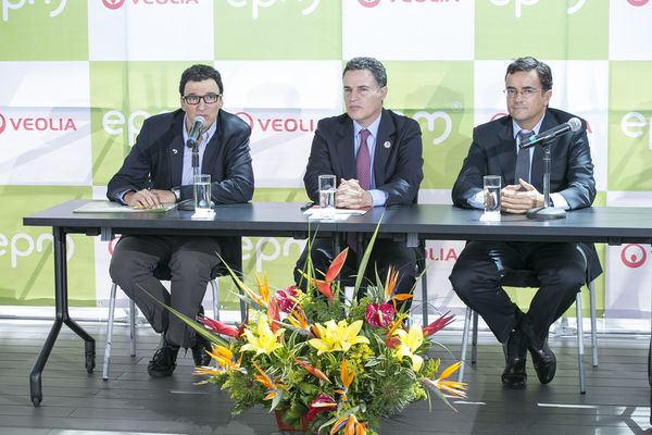 Rueda de Prensa: Detalles alianza Veolia-EPM 
Rueda de Prensa: Detalles alianza Veolia-EPM   
Fecha: Junio 26 de 2015. Lugar: Complejo Ruta N - Medellín
Para descargar esta fotografía en alta resolución, haga clic sobre la imagen hasta que la misma se despliegue en la pantalla completa; luego dé clic derecho y elija la opción "guardar imagen como". 
En caso de publicación por cualquier medio, solicitamos acompañarla del crédito: "Foto EPM"
Palabras clave: Rueda Prensa Detalles alianza Veolia EPM