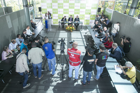 Rueda de Prensa: Detalles alianza Veolia-EPM 
Rueda de Prensa: Detalles alianza Veolia-EPM   
Fecha: Junio 26 de 2015. Lugar: Complejo Ruta N - Medellín
Para descargar esta fotografía en alta resolución, haga clic sobre la imagen hasta que la misma se despliegue en la pantalla completa; luego dé clic derecho y elija la opción "guardar imagen como". 
En caso de publicación por cualquier medio, solicitamos acompañarla del crédito: "Foto EPM"
Palabras clave: Rueda Prensa Detalles alianza Veolia EPM