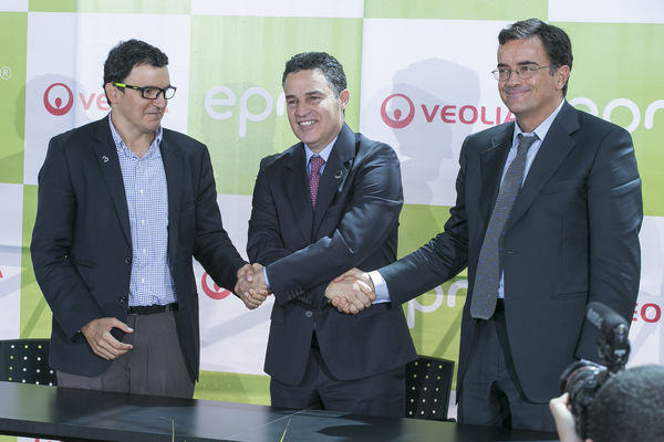 Rueda de Prensa: Detalles alianza Veolia-EPM 
Rueda de Prensa: Detalles alianza Veolia-EPM   
Fecha: Junio 26 de 2015. Lugar: Complejo Ruta N - Medellín
Para descargar esta fotografía en alta resolución, haga clic sobre la imagen hasta que la misma se despliegue en la pantalla completa; luego dé clic derecho y elija la opción "guardar imagen como". 
En caso de publicación por cualquier medio, solicitamos acompañarla del crédito: "Foto EPM"

Palabras clave: Rueda Prensa Detalles alianza Veolia EPM