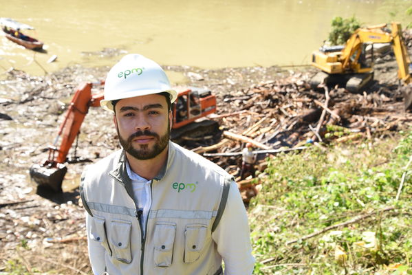 Recolección de material flotante en Hidroituango
Recolección de material flotante en Hidroituango
Fecha: Junio 27 2018.
Para descargar esta fotografía en alta resolución, haga clic sobre la imagen hasta que la misma se despliegue en la pantalla completa; luego dé clic derecho y elija la opción "guardar imagen como". 
En caso de publicación por cualquier medio, solicitamos acompañarla del crédito: "Foto EPM"
Palabras clave: Recolección de material flotante en Hidroituango