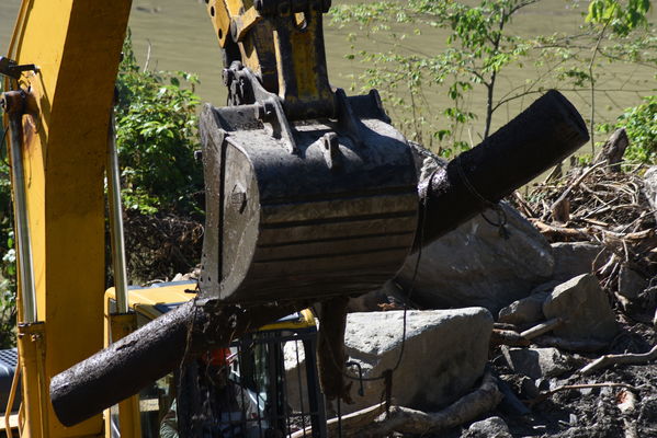 Recolección de material flotante en Hidroituango
Recolección de material flotante en Hidroituango
Fecha: Junio 27 2018.
Para descargar esta fotografía en alta resolución, haga clic sobre la imagen hasta que la misma se despliegue en la pantalla completa; luego dé clic derecho y elija la opción "guardar imagen como". 
En caso de publicación por cualquier medio, solicitamos acompañarla del crédito: "Foto EPM"
Palabras clave: Recolección de material flotante en Hidroituango