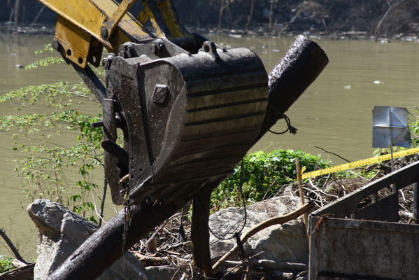 Recolección de material flotante en Hidroituango
Recolección de material flotante en Hidroituango
Fecha: Junio 27 2018.
Para descargar esta fotografía en alta resolución, haga clic sobre la imagen hasta que la misma se despliegue en la pantalla completa; luego dé clic derecho y elija la opción "guardar imagen como". 
En caso de publicación por cualquier medio, solicitamos acompañarla del crédito: "Foto EPM"
Palabras clave: Recolección de material flotante en Hidroituango