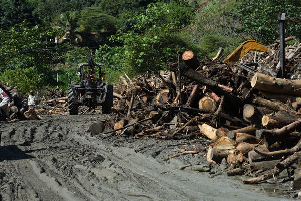 Recolección de material flotante en Hidroituango
Recolección de material flotante en Hidroituango
Fecha: Junio 27 2018.
Para descargar esta fotografía en alta resolución, haga clic sobre la imagen hasta que la misma se despliegue en la pantalla completa; luego dé clic derecho y elija la opción "guardar imagen como". 
En caso de publicación por cualquier medio, solicitamos acompañarla del crédito: "Foto EPM"
Palabras clave: Recolección de material flotante en Hidroituango