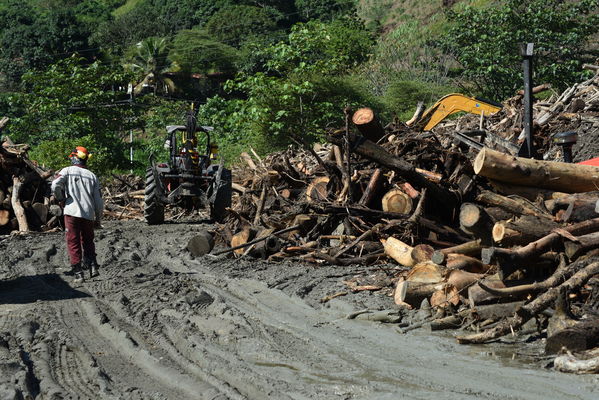 Recolección de material flotante en Hidroituango
Recolección de material flotante en Hidroituango
Fecha: Junio 27 2018.
Para descargar esta fotografía en alta resolución, haga clic sobre la imagen hasta que la misma se despliegue en la pantalla completa; luego dé clic derecho y elija la opción "guardar imagen como". 
En caso de publicación por cualquier medio, solicitamos acompañarla del crédito: "Foto EPM"
Palabras clave: Recolección de material flotante en Hidroituango