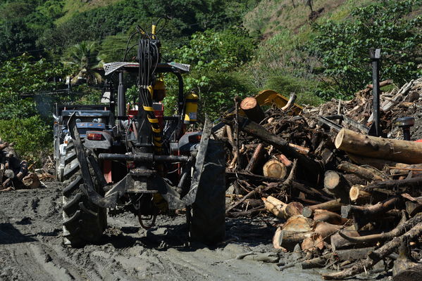Recolección de material flotante en Hidroituango
Recolección de material flotante en Hidroituango
Fecha: Junio 27 2018.
Para descargar esta fotografía en alta resolución, haga clic sobre la imagen hasta que la misma se despliegue en la pantalla completa; luego dé clic derecho y elija la opción "guardar imagen como". 
En caso de publicación por cualquier medio, solicitamos acompañarla del crédito: "Foto EPM"
Palabras clave: Recolección de material flotante en Hidroituango
