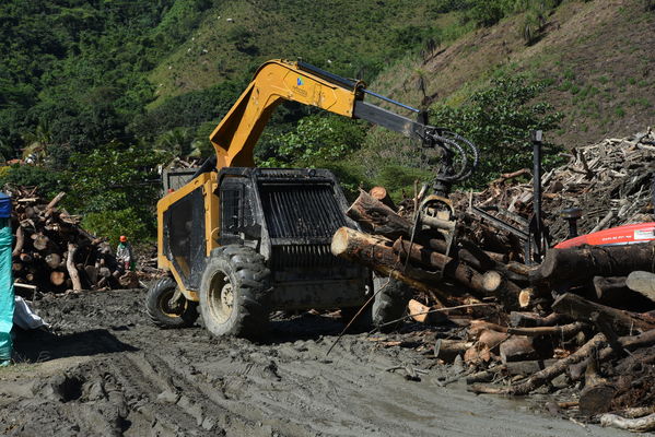 Recolección de material flotante en Hidroituango
Recolección de material flotante en Hidroituango
Fecha: Junio 27 2018.
Para descargar esta fotografía en alta resolución, haga clic sobre la imagen hasta que la misma se despliegue en la pantalla completa; luego dé clic derecho y elija la opción "guardar imagen como". 
En caso de publicación por cualquier medio, solicitamos acompañarla del crédito: "Foto EPM"
Palabras clave: Recolección de material flotante en Hidroituango