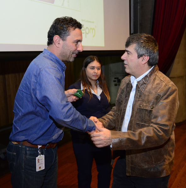 años de servicio 2018
Años de servicio 2018
Junio 29 2018
Para descargar esta fotografía en alta resolución, haga clic sobre la imagen hasta que la misma se despliegue en la pantalla completa; luego dé clic derecho y elija la opción "guardar imagen como". 
En caso de publicación por cualquier medio, solicitamos acompañarla del crédito: "Foto EPM"
Palabras clave: años servicio 2018