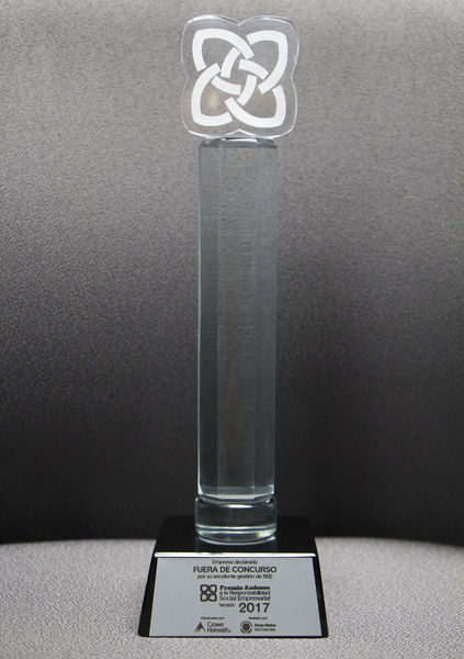 Premio Andesco a la RSE 2017
Premio Andesco a la RSE 2017
Fecha: Junio 30 de 2017
Para descargar esta fotografía en alta resolución, haga clic sobre la imagen hasta que la misma se despliegue en la pantalla completa; luego dé clic derecho y elija la opción "guardar imagen como". 
En caso de publicación por cualquier medio, solicitamos acompañarla del crédito: "Foto EPM"
Palabras clave: Premio Andesco  RSE 2017