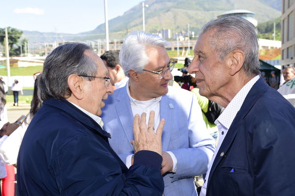 Inauguración Aguas Claras EPM
Inauguración Aguas Claras EPM
Fecha: Junio 4 2019.
Para descargar esta fotografía en alta resolución, haga clic sobre la imagen hasta que la misma se despliegue en la pantalla completa; luego dé clic derecho y elija la opción "guardar imagen como". 
En caso de publicación por cualquier medio, solicitamos acompañarla del crédito: "Foto EPM"
Palabras clave: Inauguración Aguas Claras EPM