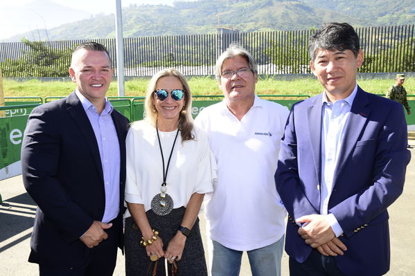 Inauguración Aguas Claras EPM
Inauguración Aguas Claras EPM
Fecha: Junio 4 2019.
Para descargar esta fotografía en alta resolución, haga clic sobre la imagen hasta que la misma se despliegue en la pantalla completa; luego dé clic derecho y elija la opción "guardar imagen como". 
En caso de publicación por cualquier medio, solicitamos acompañarla del crédito: "Foto EPM"
Palabras clave: Inauguración Aguas Claras EPM