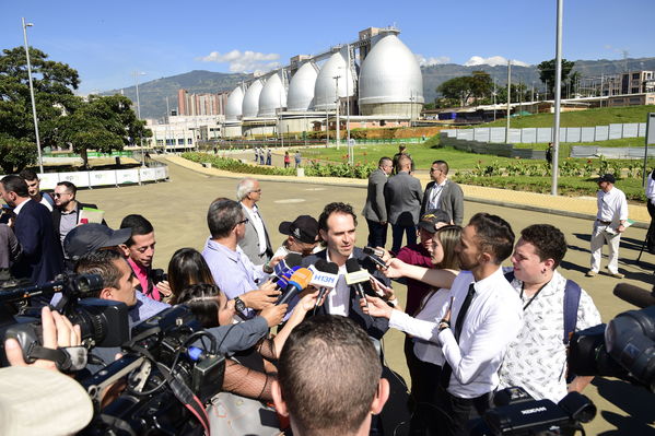 Inauguración Aguas Claras EPM
Inauguración Aguas Claras EPM
Fecha: Junio 4 2019.
Para descargar esta fotografía en alta resolución, haga clic sobre la imagen hasta que la misma se despliegue en la pantalla completa; luego dé clic derecho y elija la opción "guardar imagen como". 
En caso de publicación por cualquier medio, solicitamos acompañarla del crédito: "Foto EPM"
Palabras clave: Inauguración Aguas Claras EPM