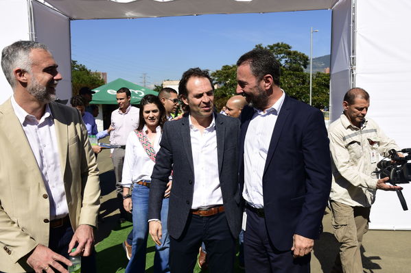 Inauguración Aguas Claras EPM
Inauguración Aguas Claras EPM
Fecha: Junio 4 2019.
Para descargar esta fotografía en alta resolución, haga clic sobre la imagen hasta que la misma se despliegue en la pantalla completa; luego dé clic derecho y elija la opción "guardar imagen como". 
En caso de publicación por cualquier medio, solicitamos acompañarla del crédito: "Foto EPM"
Palabras clave: Inauguración Aguas Claras EPM