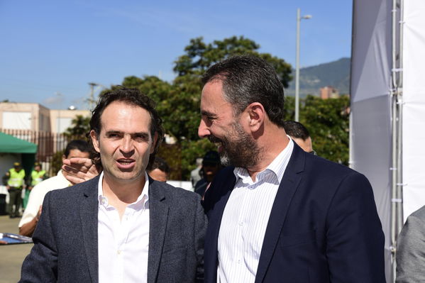 Inauguración Aguas Claras EPM
Inauguración Aguas Claras EPM
Fecha: Junio 4 2019.
Para descargar esta fotografía en alta resolución, haga clic sobre la imagen hasta que la misma se despliegue en la pantalla completa; luego dé clic derecho y elija la opción "guardar imagen como". 
En caso de publicación por cualquier medio, solicitamos acompañarla del crédito: "Foto EPM"
Palabras clave: Inauguración Aguas Claras EPM