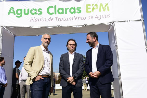 Inauguración Aguas Claras EPM
Inauguración Aguas Claras EPM
Fecha: Junio 4 2019.
Para descargar esta fotografía en alta resolución, haga clic sobre la imagen hasta que la misma se despliegue en la pantalla completa; luego dé clic derecho y elija la opción "guardar imagen como". 
En caso de publicación por cualquier medio, solicitamos acompañarla del crédito: "Foto EPM"
Palabras clave: Inauguración Aguas Claras EPM