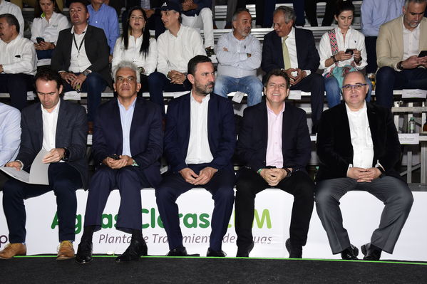Inauguración Aguas Claras EPM
Inauguración Aguas Claras EPM
Fecha: Junio 4 2019.
Para descargar esta fotografía en alta resolución, haga clic sobre la imagen hasta que la misma se despliegue en la pantalla completa; luego dé clic derecho y elija la opción "guardar imagen como". 
En caso de publicación por cualquier medio, solicitamos acompañarla del crédito: "Foto EPM"
Palabras clave: Inauguración Aguas Claras EPM