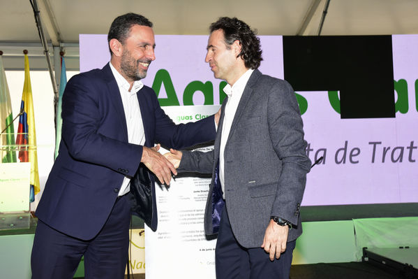 Inauguración Aguas Claras EPM
Inauguración Aguas Claras EPM
Fecha: Junio 4 2019.
Para descargar esta fotografía en alta resolución, haga clic sobre la imagen hasta que la misma se despliegue en la pantalla completa; luego dé clic derecho y elija la opción "guardar imagen como". 
En caso de publicación por cualquier medio, solicitamos acompañarla del crédito: "Foto EPM"
Palabras clave: Inauguración Aguas Claras EPM