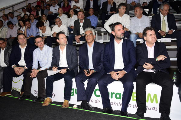 Inauguración Aguas Claras EPM
Inauguración Aguas Claras EPM
Fecha: Junio 4 2019.
Para descargar esta fotografía en alta resolución, haga clic sobre la imagen hasta que la misma se despliegue en la pantalla completa; luego dé clic derecho y elija la opción "guardar imagen como". 
En caso de publicación por cualquier medio, solicitamos acompañarla del crédito: "Foto EPM"
Palabras clave: Inauguración Aguas Claras EPM