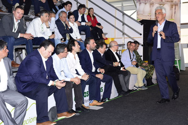 Inauguración Aguas Claras EPM
Inauguración Aguas Claras EPM
Fecha: Junio 4 2019.
Para descargar esta fotografía en alta resolución, haga clic sobre la imagen hasta que la misma se despliegue en la pantalla completa; luego dé clic derecho y elija la opción "guardar imagen como". 
En caso de publicación por cualquier medio, solicitamos acompañarla del crédito: "Foto EPM"
Palabras clave: Inauguración Aguas Claras EPM