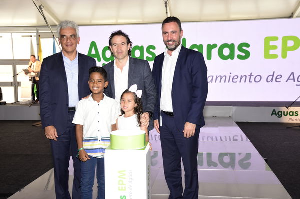 Inauguración Aguas Claras EPM
Inauguración Aguas Claras EPM
Fecha: Junio 4 2019.
Para descargar esta fotografía en alta resolución, haga clic sobre la imagen hasta que la misma se despliegue en la pantalla completa; luego dé clic derecho y elija la opción "guardar imagen como". 
En caso de publicación por cualquier medio, solicitamos acompañarla del crédito: "Foto EPM"
Palabras clave: Inauguración Aguas Claras EPM