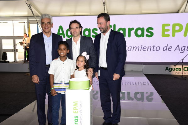 Inauguración Aguas Claras EPM
Inauguración Aguas Claras EPM
Fecha: Junio 4 2019.
Para descargar esta fotografía en alta resolución, haga clic sobre la imagen hasta que la misma se despliegue en la pantalla completa; luego dé clic derecho y elija la opción "guardar imagen como". 
En caso de publicación por cualquier medio, solicitamos acompañarla del crédito: "Foto EPM"
Palabras clave: Inauguración Aguas Claras EPM