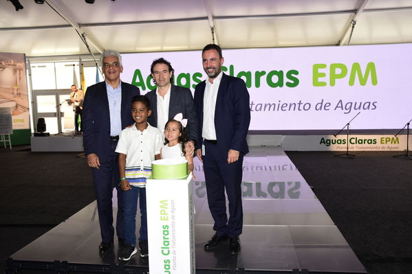 Inauguración Aguas Claras EPM
Inauguración Aguas Claras EPM
Fecha: Junio 4 2019.
Para descargar esta fotografía en alta resolución, haga clic sobre la imagen hasta que la misma se despliegue en la pantalla completa; luego dé clic derecho y elija la opción "guardar imagen como". 
En caso de publicación por cualquier medio, solicitamos acompañarla del crédito: "Foto EPM"
Palabras clave: Inauguración Aguas Claras EPM