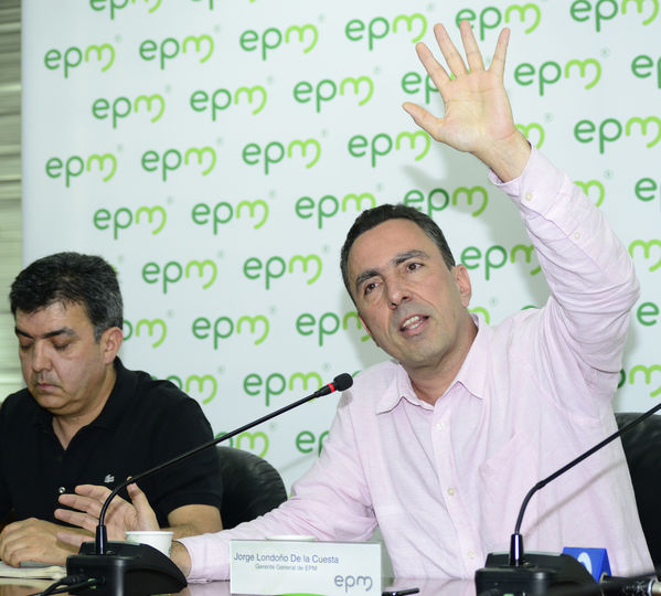 Rueda prensa contingencia Hidroituango
Rueda de prensa contingencia Hidroituango.  
Fecha: 4 Junio 2018.
Para descargar esta fotografía en alta resolución, haga clic sobre la imagen hasta que la misma se despliegue en la pantalla completa; luego dé clic derecho y elija la opción "guardar imagen como". 
En caso de publicación por cualquier medio, solicitamos acompañarla del crédito: "Foto EPM"
Palabras clave: Rueda prensa contingencia Hidroituango