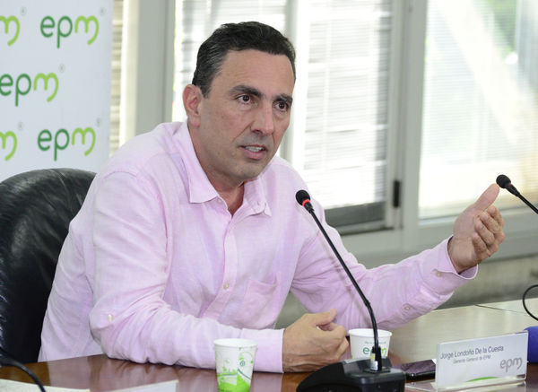 Rueda prensa contingencia Hidroituango
Rueda de prensa contingencia Hidroituango.  
Fecha: 4 Junio 2018.
Para descargar esta fotografía en alta resolución, haga clic sobre la imagen hasta que la misma se despliegue en la pantalla completa; luego dé clic derecho y elija la opción "guardar imagen como". 
En caso de publicación por cualquier medio, solicitamos acompañarla del crédito: "Foto EPM"
Palabras clave: Rueda prensa contingencia Hidroituango