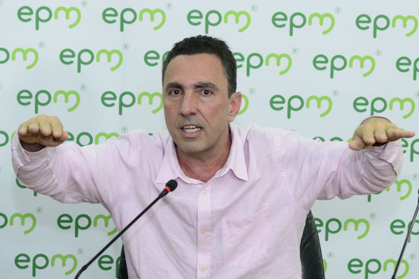 Rueda prensa contingencia Hidroituango
Rueda de prensa contingencia Hidroituango.  
Fecha: 4 Junio 2018.
Para descargar esta fotografía en alta resolución, haga clic sobre la imagen hasta que la misma se despliegue en la pantalla completa; luego dé clic derecho y elija la opción "guardar imagen como". 
En caso de publicación por cualquier medio, solicitamos acompañarla del crédito: "Foto EPM"
Palabras clave: Rueda prensa contingencia Hidroituango
