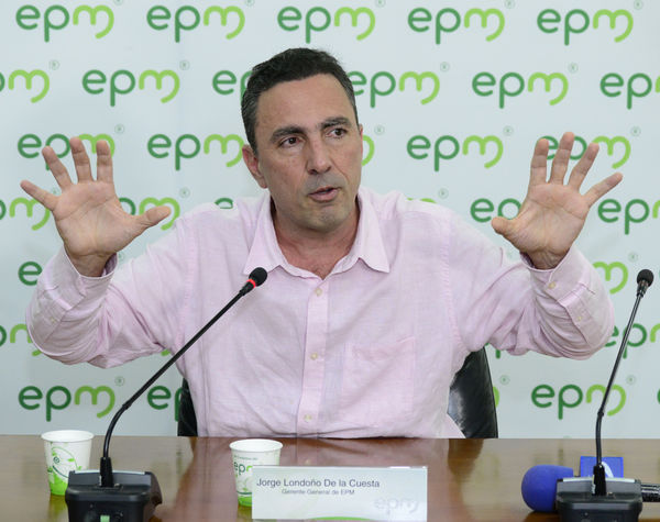 Rueda prensa contingencia Hidroituango
Rueda de prensa contingencia Hidroituango.  
Fecha: 4 Junio 2018.
Para descargar esta fotografía en alta resolución, haga clic sobre la imagen hasta que la misma se despliegue en la pantalla completa; luego dé clic derecho y elija la opción "guardar imagen como". 
En caso de publicación por cualquier medio, solicitamos acompañarla del crédito: "Foto EPM"
Palabras clave: Rueda prensa contingencia Hidroituango