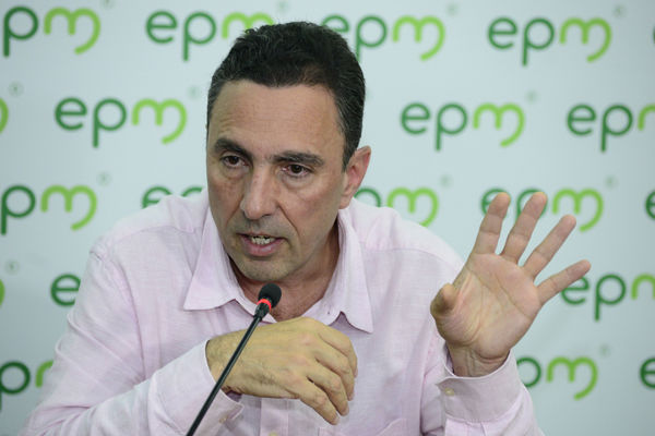 Rueda prensa contingencia Hidroituango
Rueda de prensa contingencia Hidroituango.  
Fecha: 4 Junio 2018.
Para descargar esta fotografía en alta resolución, haga clic sobre la imagen hasta que la misma se despliegue en la pantalla completa; luego dé clic derecho y elija la opción "guardar imagen como". 
En caso de publicación por cualquier medio, solicitamos acompañarla del crédito: "Foto EPM"
Palabras clave: Rueda prensa contingencia Hidroituango