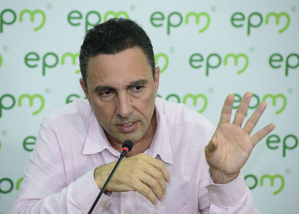 Rueda prensa contingencia Hidroituango
Rueda de prensa contingencia Hidroituango.  
Fecha: 4 Junio 2018.
Para descargar esta fotografía en alta resolución, haga clic sobre la imagen hasta que la misma se despliegue en la pantalla completa; luego dé clic derecho y elija la opción "guardar imagen como". 
En caso de publicación por cualquier medio, solicitamos acompañarla del crédito: "Foto EPM"
Palabras clave: Rueda prensa contingencia Hidroituango