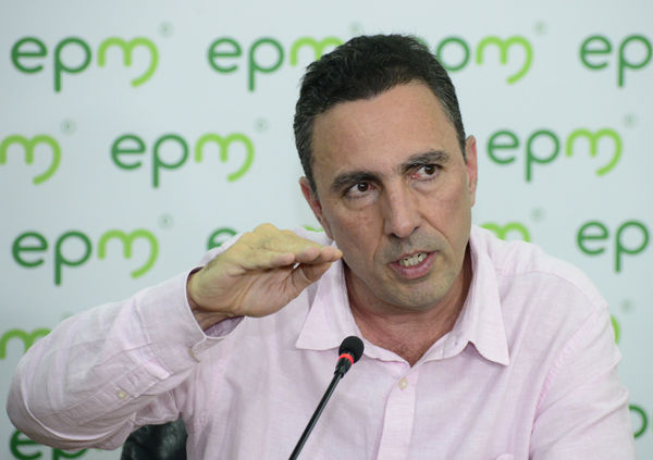 Rueda prensa contingencia Hidroituango
Rueda de prensa contingencia Hidroituango.  
Fecha: 4 Junio 2018.
Para descargar esta fotografía en alta resolución, haga clic sobre la imagen hasta que la misma se despliegue en la pantalla completa; luego dé clic derecho y elija la opción "guardar imagen como". 
En caso de publicación por cualquier medio, solicitamos acompañarla del crédito: "Foto EPM"
Palabras clave: Rueda prensa contingencia Hidroituango