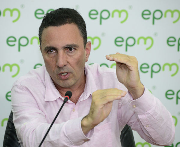 Rueda prensa contingencia Hidroituango
Rueda de prensa contingencia Hidroituango.  
Fecha: 4 Junio 2018.
Para descargar esta fotografía en alta resolución, haga clic sobre la imagen hasta que la misma se despliegue en la pantalla completa; luego dé clic derecho y elija la opción "guardar imagen como". 
En caso de publicación por cualquier medio, solicitamos acompañarla del crédito: "Foto EPM"
Palabras clave: Rueda prensa contingencia Hidroituango