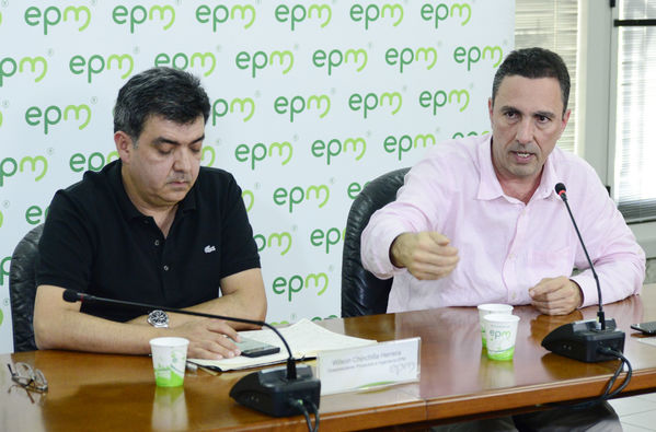Rueda prensa contingencia Hidroituango
Rueda de prensa contingencia Hidroituango.  
Fecha: 4 Junio 2018.
Para descargar esta fotografía en alta resolución, haga clic sobre la imagen hasta que la misma se despliegue en la pantalla completa; luego dé clic derecho y elija la opción "guardar imagen como". 
En caso de publicación por cualquier medio, solicitamos acompañarla del crédito: "Foto EPM"
Palabras clave: Rueda prensa contingencia Hidroituango