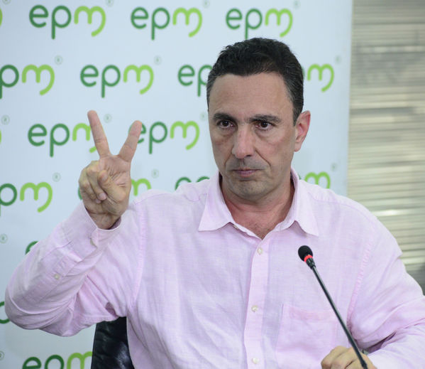 Rueda prensa contingencia Hidroituango
Rueda de prensa contingencia Hidroituango.  
Fecha: 4 Junio 2018.
Para descargar esta fotografía en alta resolución, haga clic sobre la imagen hasta que la misma se despliegue en la pantalla completa; luego dé clic derecho y elija la opción "guardar imagen como". 
En caso de publicación por cualquier medio, solicitamos acompañarla del crédito: "Foto EPM"
Palabras clave: Rueda prensa contingencia Hidroituango