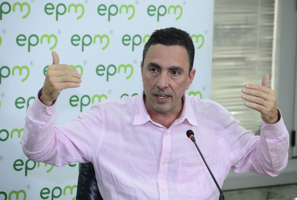 Rueda prensa contingencia Hidroituango
Rueda de prensa contingencia Hidroituango.  
Fecha: 4 Junio 2018.
Para descargar esta fotografía en alta resolución, haga clic sobre la imagen hasta que la misma se despliegue en la pantalla completa; luego dé clic derecho y elija la opción "guardar imagen como". 
En caso de publicación por cualquier medio, solicitamos acompañarla del crédito: "Foto EPM"
Palabras clave: Rueda prensa contingencia Hidroituango