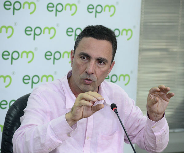Rueda prensa contingencia Hidroituango
Rueda de prensa contingencia Hidroituango.  
Fecha: 4 Junio 2018.
Para descargar esta fotografía en alta resolución, haga clic sobre la imagen hasta que la misma se despliegue en la pantalla completa; luego dé clic derecho y elija la opción "guardar imagen como". 
En caso de publicación por cualquier medio, solicitamos acompañarla del crédito: "Foto EPM"
Palabras clave: Rueda prensa contingencia Hidroituango