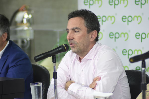 Rueda de prensa: Resultados estudio causa-raíz proyecto Ituango
Rueda de prensa: Resultados estudio causa-raíz proyecto Ituango
Marzo 1 2019
Para descargar esta fotografía en alta resolución, haga clic sobre la imagen hasta que la misma se despliegue en la pantalla completa; luego dé clic derecho y elija la opción "guardar imagen como". 
En caso de publicación por cualquier medio, solicitamos acompañarla del crédito: "Foto EPM"
Palabras clave: Rueda de prensa: Resultados estudio causa-raíz proyecto Ituango