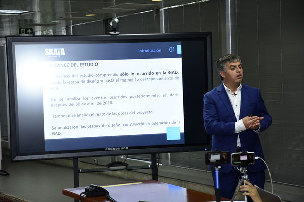 Rueda de prensa: Resultados estudio causa-raíz proyecto Ituango
Rueda de prensa: Resultados estudio causa-raíz proyecto Ituango
Marzo 1 2019
Para descargar esta fotografía en alta resolución, haga clic sobre la imagen hasta que la misma se despliegue en la pantalla completa; luego dé clic derecho y elija la opción "guardar imagen como". 
En caso de publicación por cualquier medio, solicitamos acompañarla del crédito: "Foto EPM"
Palabras clave: Rueda de prensa: Resultados estudio causa-raíz proyecto Ituango