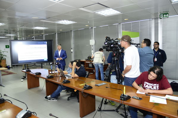 Rueda de prensa: Resultados estudio causa-raíz proyecto Ituango
Rueda de prensa: Resultados estudio causa-raíz proyecto Ituango
Marzo 1 2019
Para descargar esta fotografía en alta resolución, haga clic sobre la imagen hasta que la misma se despliegue en la pantalla completa; luego dé clic derecho y elija la opción "guardar imagen como". 
En caso de publicación por cualquier medio, solicitamos acompañarla del crédito: "Foto EPM"
Palabras clave: Rueda de prensa: Resultados estudio causa-raíz proyecto Ituango