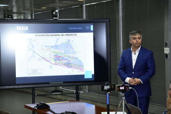 Rueda de prensa: Resultados estudio causa-raíz proyecto Ituango
Rueda de prensa: Resultados estudio causa-raíz proyecto Ituango
Marzo 1 2019
Para descargar esta fotografía en alta resolución, haga clic sobre la imagen hasta que la misma se despliegue en la pantalla completa; luego dé clic derecho y elija la opción "guardar imagen como". 
En caso de publicación por cualquier medio, solicitamos acompañarla del crédito: "Foto EPM"
Palabras clave: Rueda de prensa: Resultados estudio causa-raíz proyecto Ituango