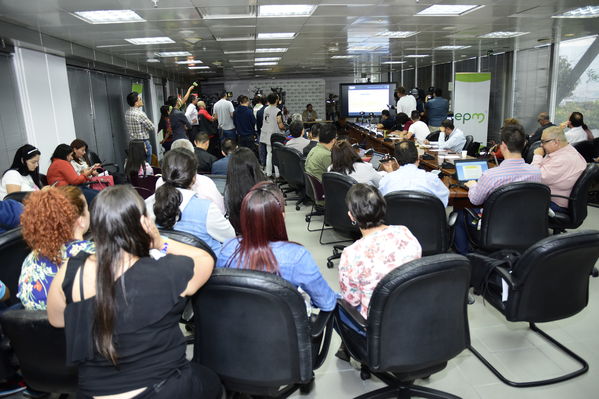 Rueda de prensa: Resultados estudio causa-raíz proyecto Ituango
Rueda de prensa: Resultados estudio causa-raíz proyecto Ituango
Marzo 1 2019
Para descargar esta fotografía en alta resolución, haga clic sobre la imagen hasta que la misma se despliegue en la pantalla completa; luego dé clic derecho y elija la opción "guardar imagen como". 
En caso de publicación por cualquier medio, solicitamos acompañarla del crédito: "Foto EPM"
Palabras clave: Rueda de prensa: Resultados estudio causa-raíz proyecto Ituango