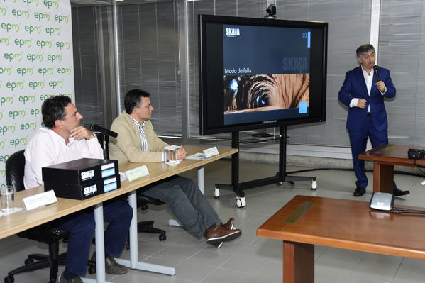 Rueda de prensa: Resultados estudio causa-raíz proyecto Ituango
Rueda de prensa: Resultados estudio causa-raíz proyecto Ituango
Marzo 1 2019
Para descargar esta fotografía en alta resolución, haga clic sobre la imagen hasta que la misma se despliegue en la pantalla completa; luego dé clic derecho y elija la opción "guardar imagen como". 
En caso de publicación por cualquier medio, solicitamos acompañarla del crédito: "Foto EPM"
Palabras clave: Rueda de prensa: Resultados estudio causa-raíz proyecto Ituango