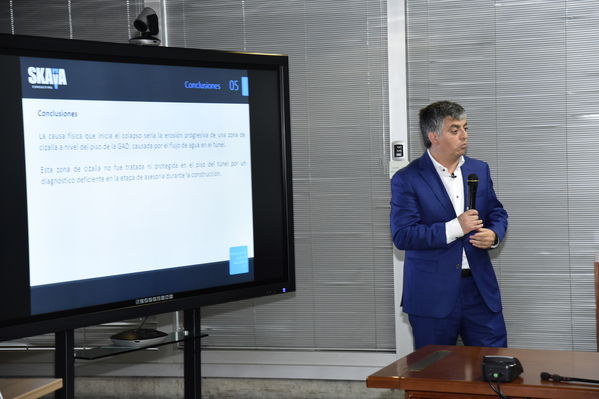 Rueda de prensa: Resultados estudio causa-raíz proyecto Ituango
Rueda de prensa: Resultados estudio causa-raíz proyecto Ituango
Marzo 1 2019
Para descargar esta fotografía en alta resolución, haga clic sobre la imagen hasta que la misma se despliegue en la pantalla completa; luego dé clic derecho y elija la opción "guardar imagen como". 
En caso de publicación por cualquier medio, solicitamos acompañarla del crédito: "Foto EPM"
Palabras clave: Rueda de prensa: Resultados estudio causa-raíz proyecto Ituango
