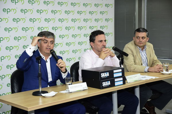 Rueda de prensa: Resultados estudio causa-raíz proyecto Ituango
Rueda de prensa: Resultados estudio causa-raíz proyecto Ituango
Marzo 1 2019
Para descargar esta fotografía en alta resolución, haga clic sobre la imagen hasta que la misma se despliegue en la pantalla completa; luego dé clic derecho y elija la opción "guardar imagen como". 
En caso de publicación por cualquier medio, solicitamos acompañarla del crédito: "Foto EPM"
Palabras clave: Rueda de prensa: Resultados estudio causa-raíz proyecto Ituango